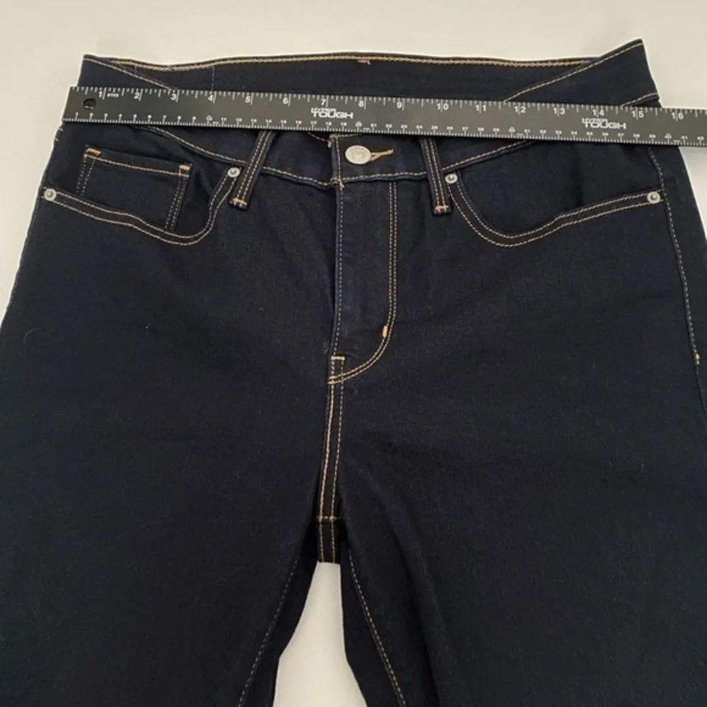 Levi Denim Shorts size 30 - Picture 8 of 9